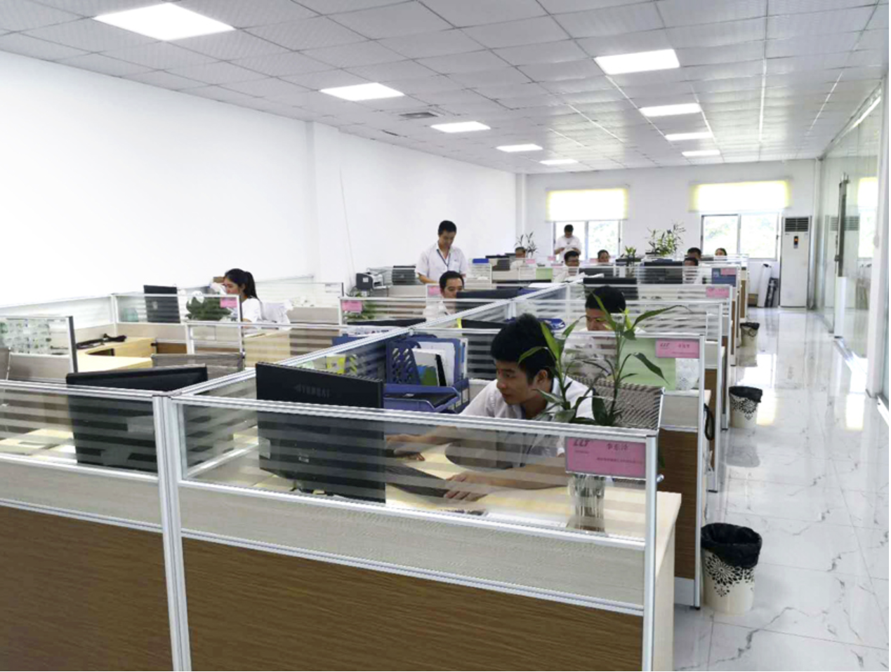 利路通连接器集团办公环境 - 工业连接技术研发中心